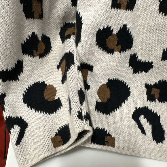 Tyler Boe 9 Button Down Cardigan Sweater Leopard‎ Print Size Medium - Picture 4 of 5